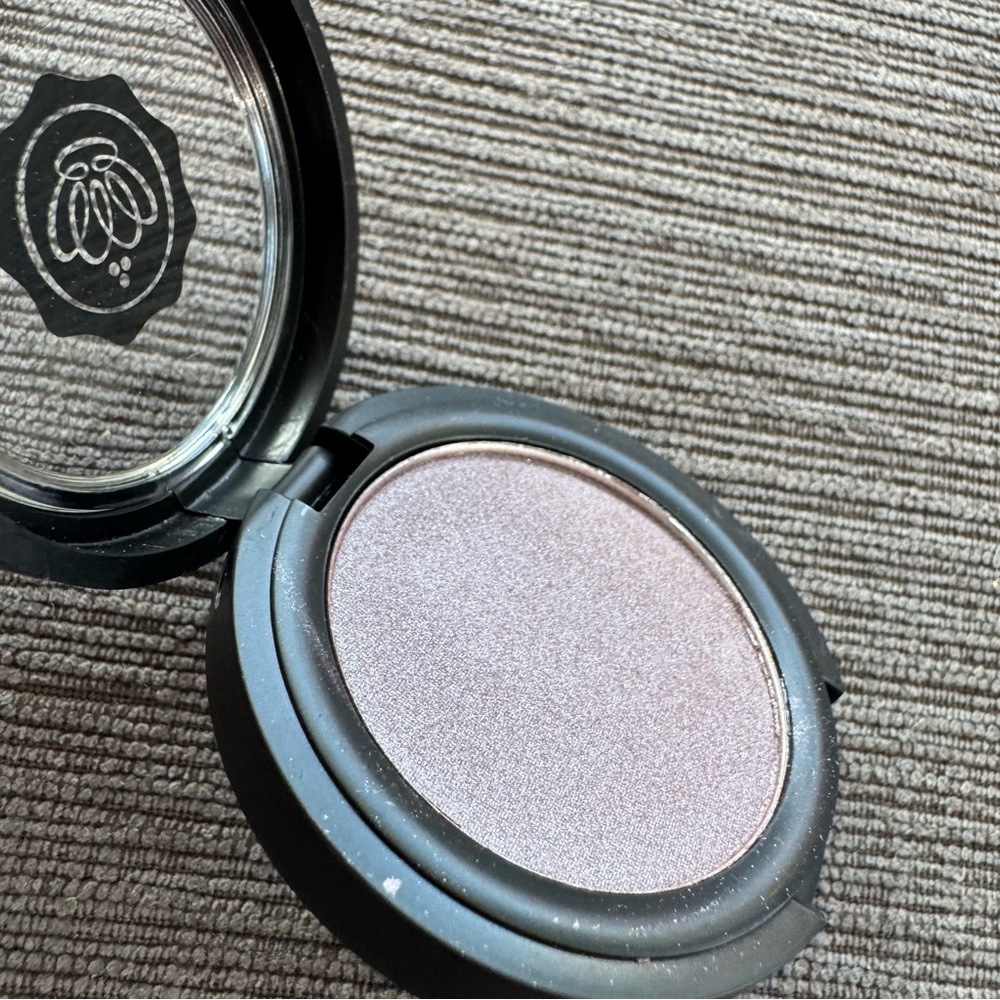 Purple Iridescent Eyeshadow with Metallic Finish